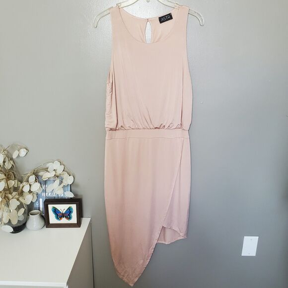 ASTR Dresses & Skirts - ASTR Dress Womens Size Large Blushed Pink Sleeveless Asymmetrical Hem Stretchy